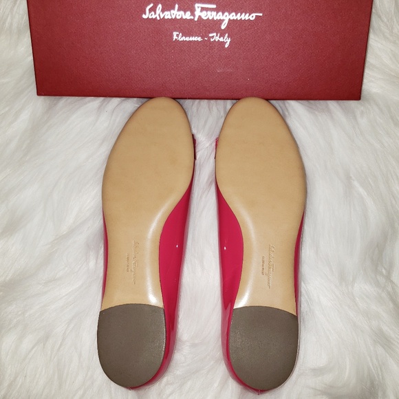 SALVATORE FERRAGAMO VARINA PATENT LEATHER FLATS - Picture 7 of 8